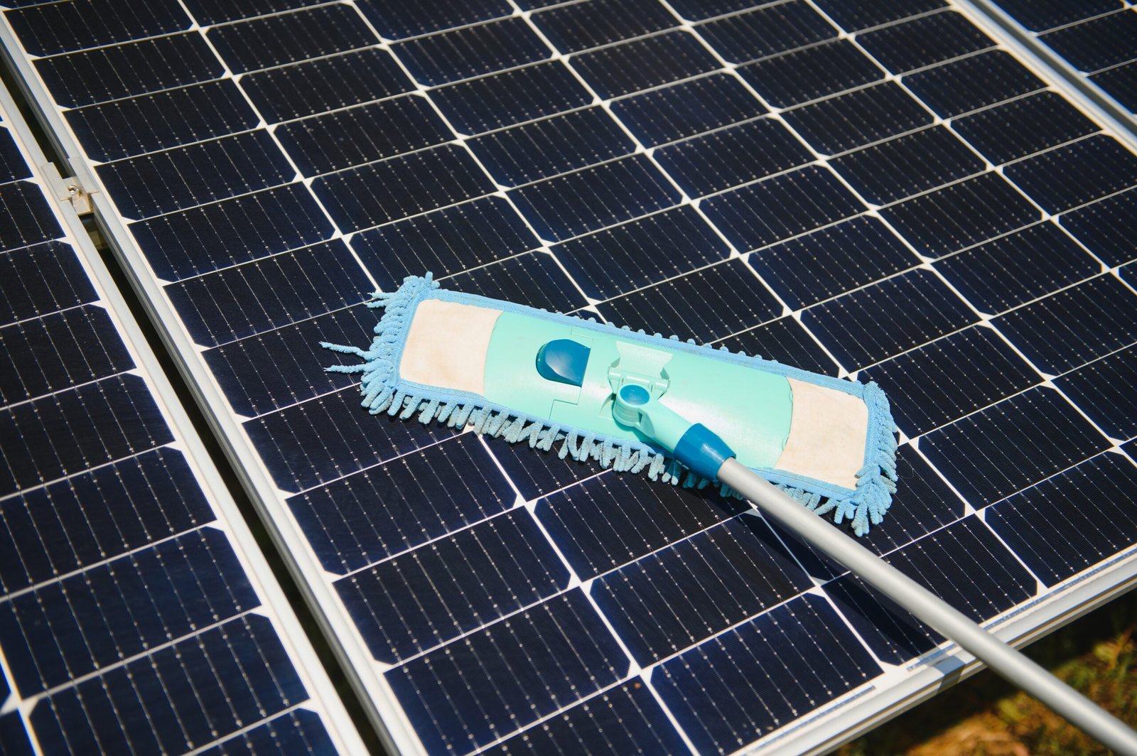 Bürste zur Reinigung von Solarmodulen